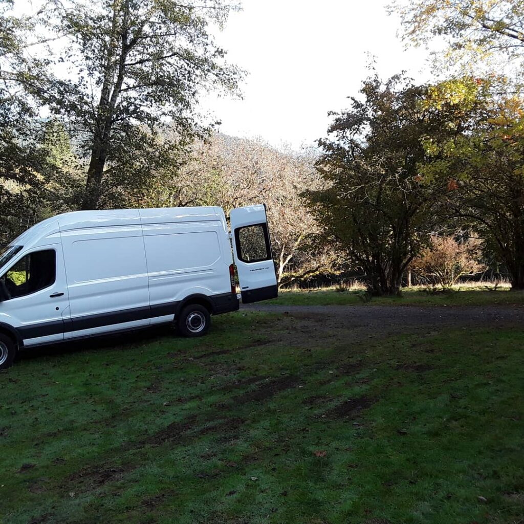 Handyman Vehicle Solo A van in front of grass